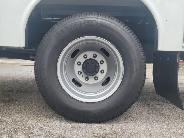 New 2026 Oxford White Ford XL image 8