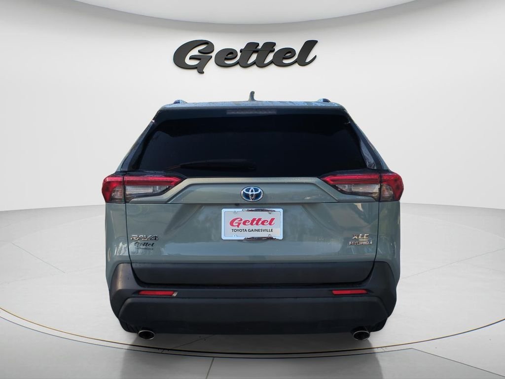 Used 2020  Toyota XLE image 6