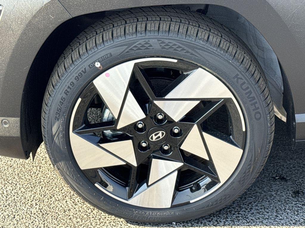 New 2026 White Hyundai Limited FWD image 18