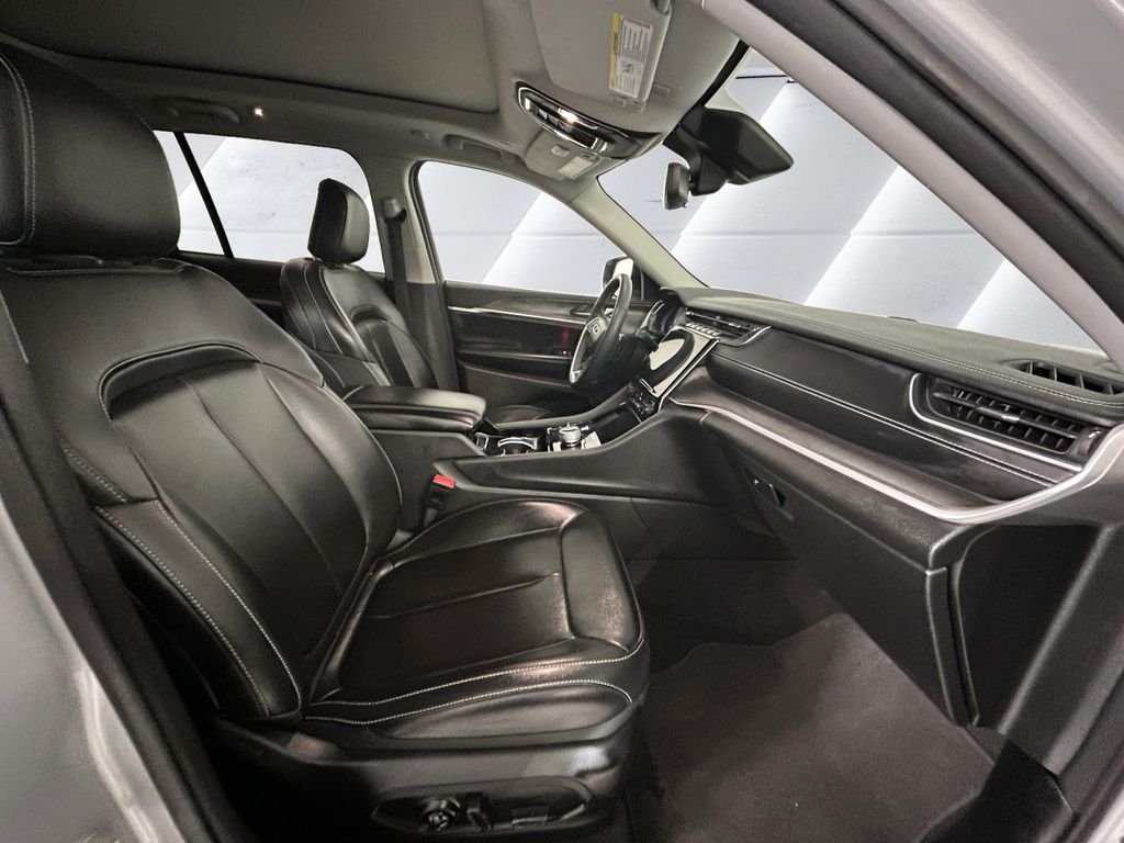 Used 2023 Silver Jeep Limited image 13