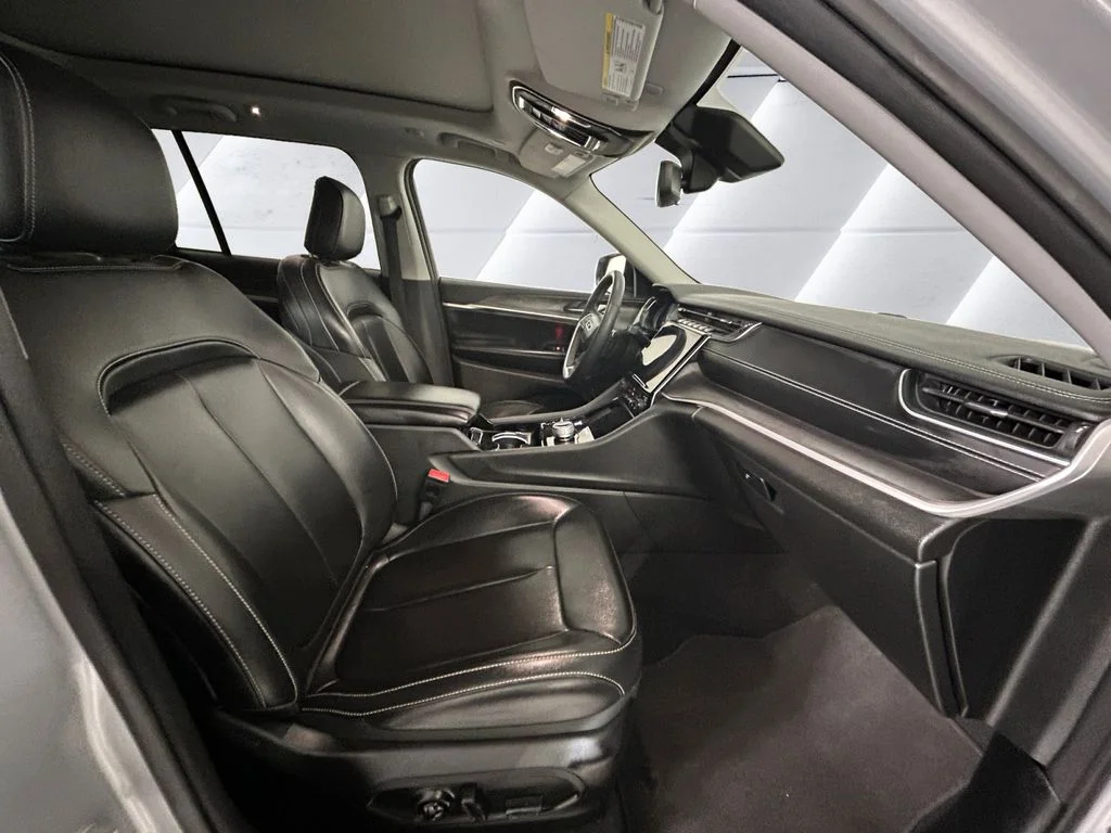 Used 2023 Silver Jeep Limited image 13
