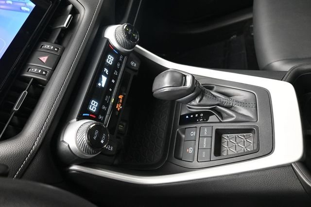 Used 2024  Toyota XLE Premium image 13