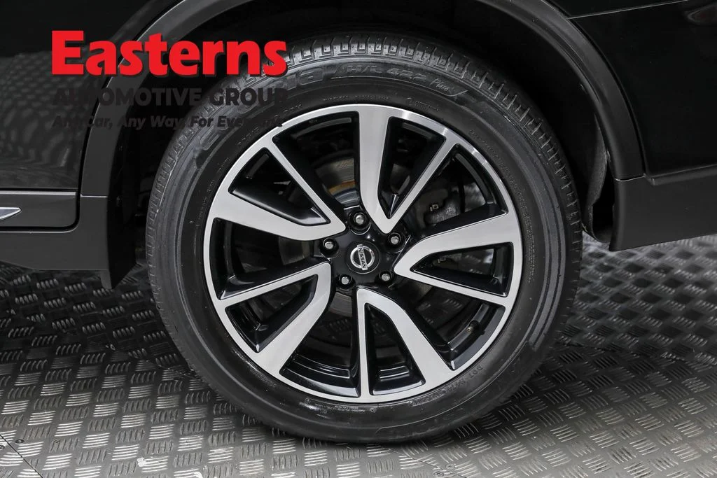 Used 2020 Black Nissan SL image 8