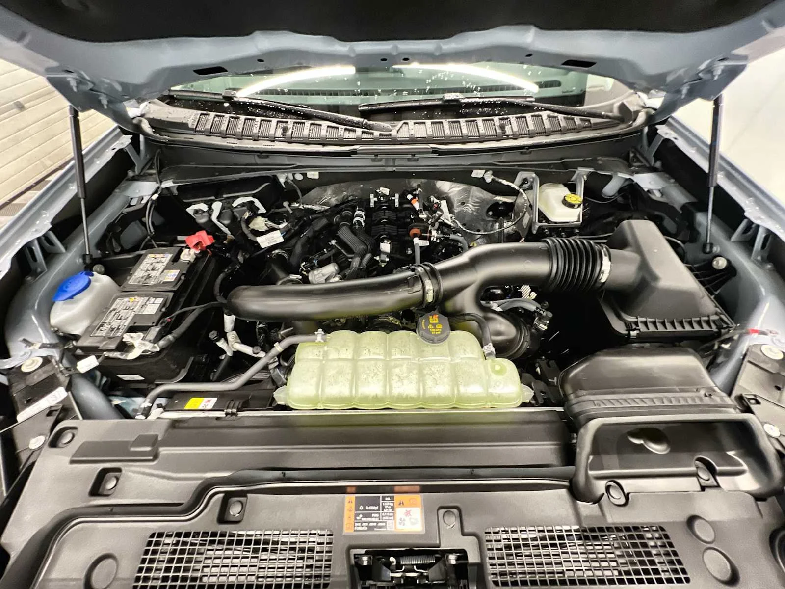 New 2025 Glacier Gray Metallic TriCoat Ford Active image 17