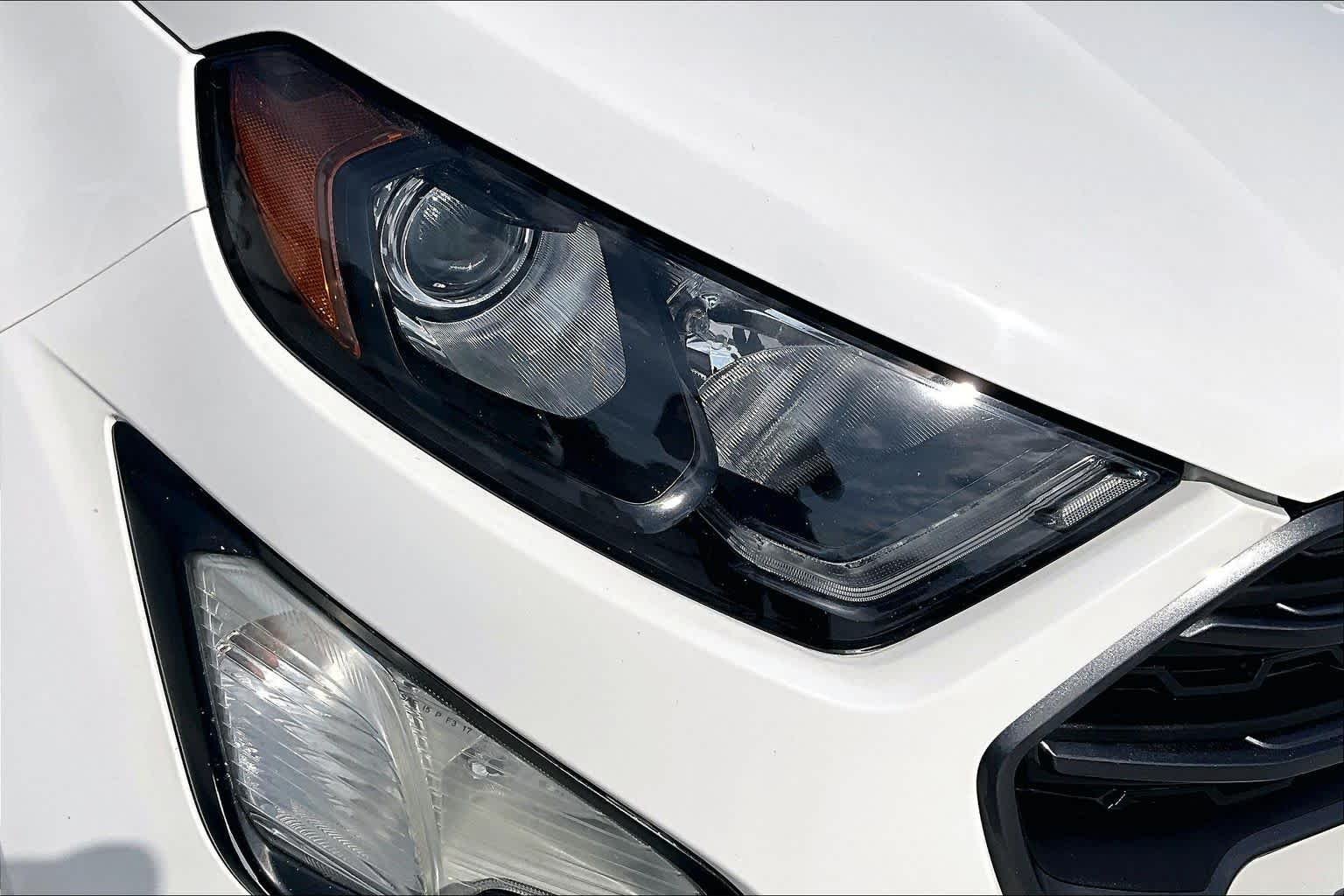 Used 2018 Diamond White Ford SES image 28