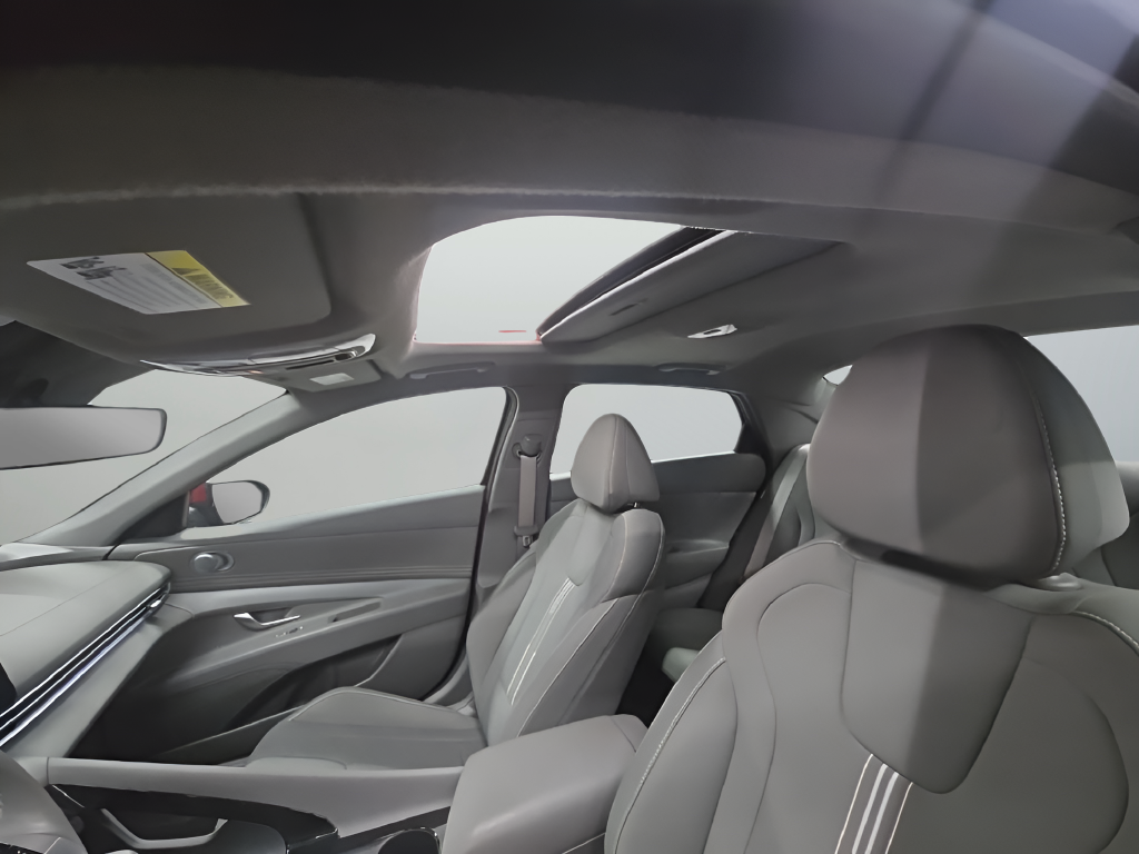 Used 2025 Red Hyundai SEL Convenience image 39