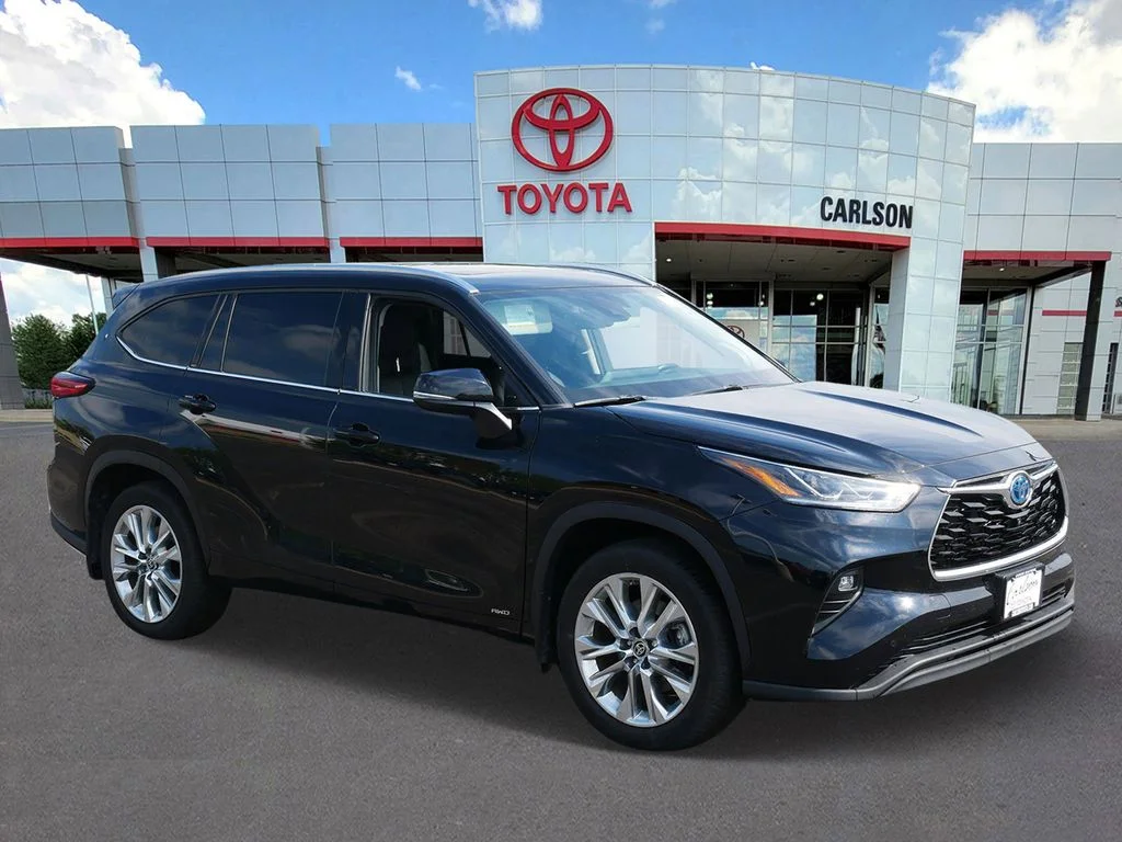Used 2022 Toyota Highlander Limited with VIN 5TDXBRCH7NS549200 for sale in Minneapolis, Minnesota