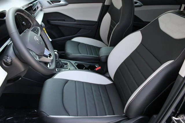 2025 Volkswagen Taos SEL - Photo 17