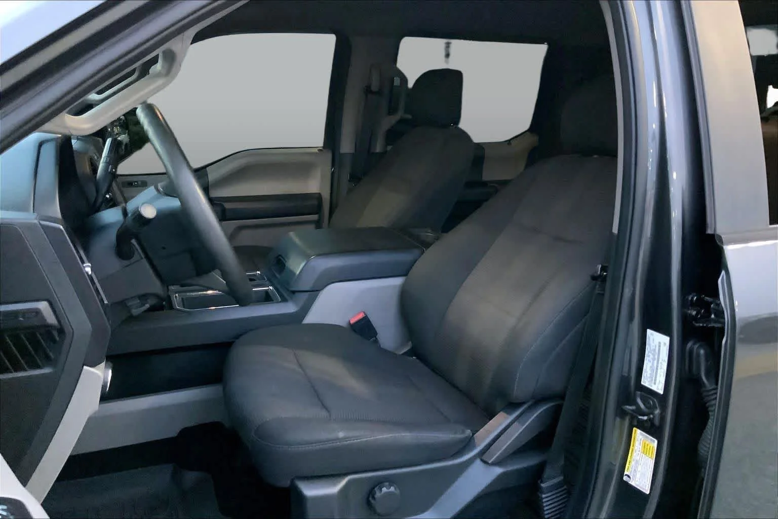 Used 2020 Magnetic Metallic Ford XL image 8