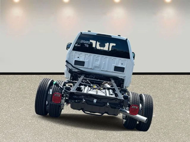 New 2026 Oxford White Ford F-450® XL image 6