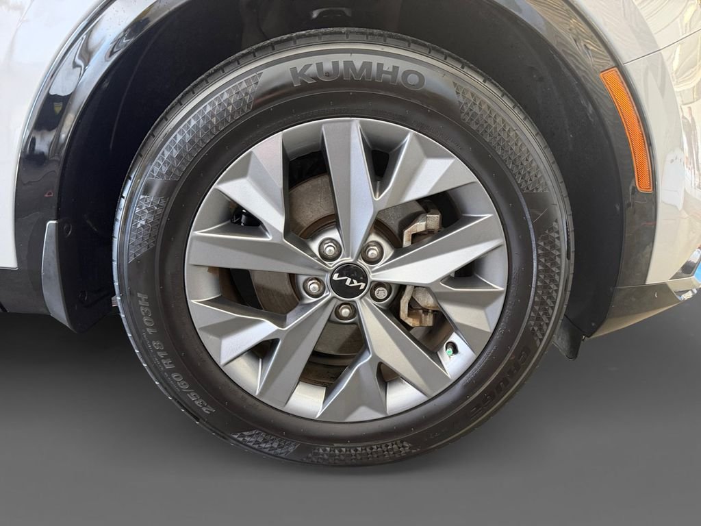 Used 2025 Gray Kia SX image 9