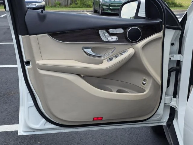 Used 2020 Polar White Mercedes-Benz GLC 300 image 15