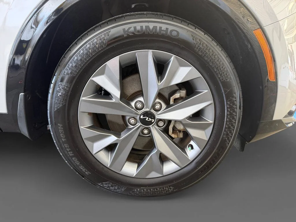 Used 2025 Gray Kia SX image 9