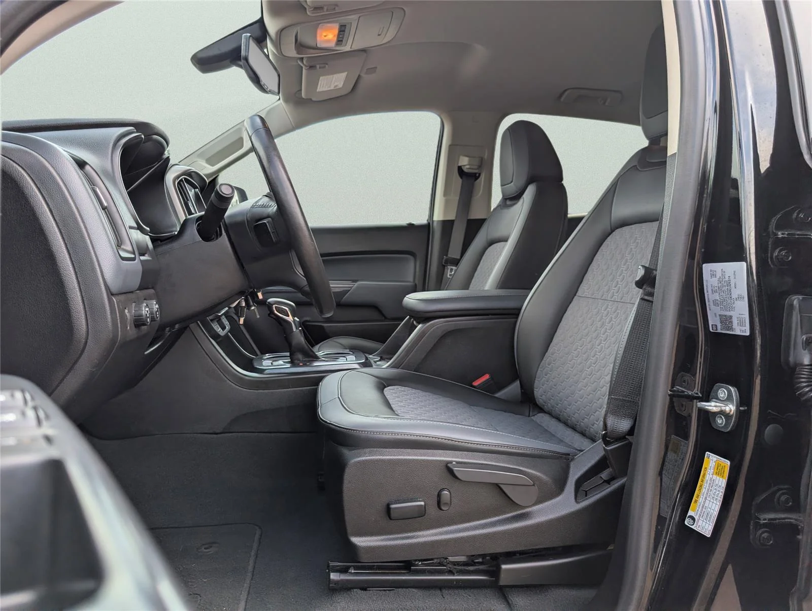 Used 2022 Black Chevrolet Z71 image 13