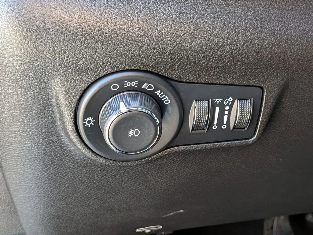 Used 2024 Gray Jeep Limited image 15
