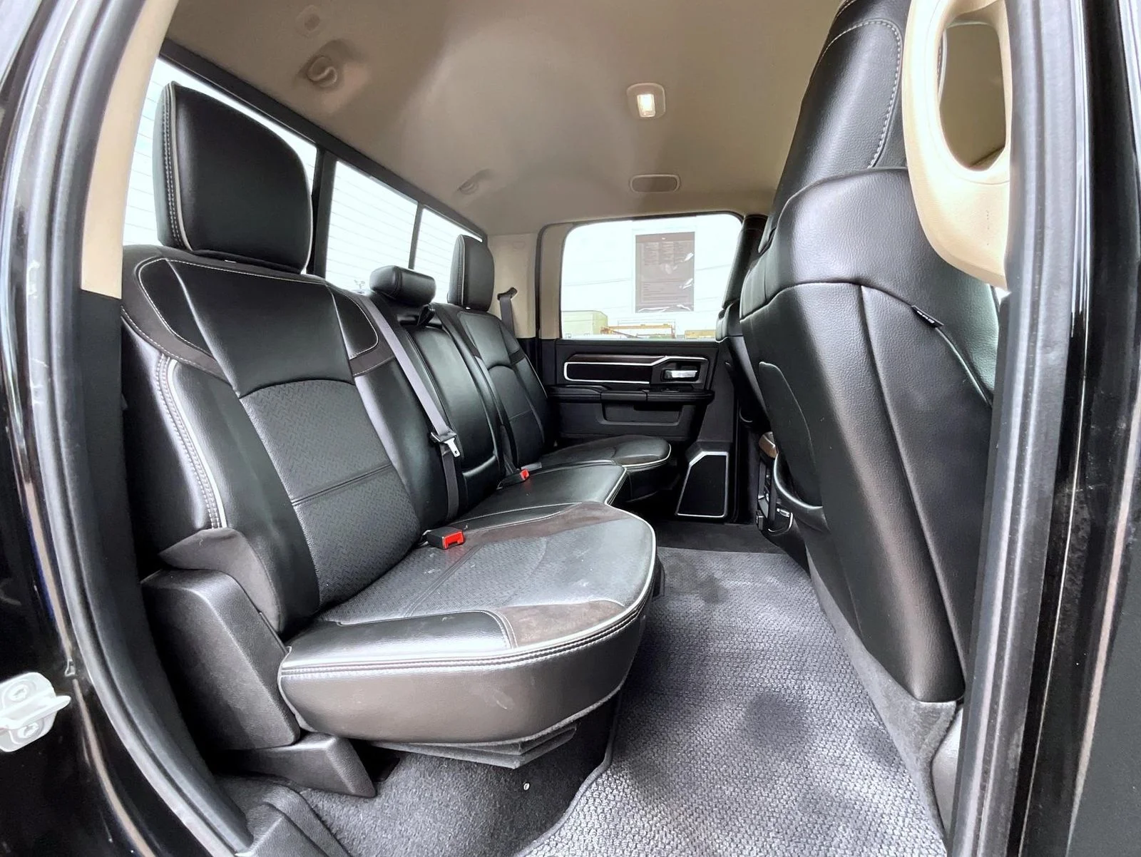 Used 2022 Black Ram Laramie image 18