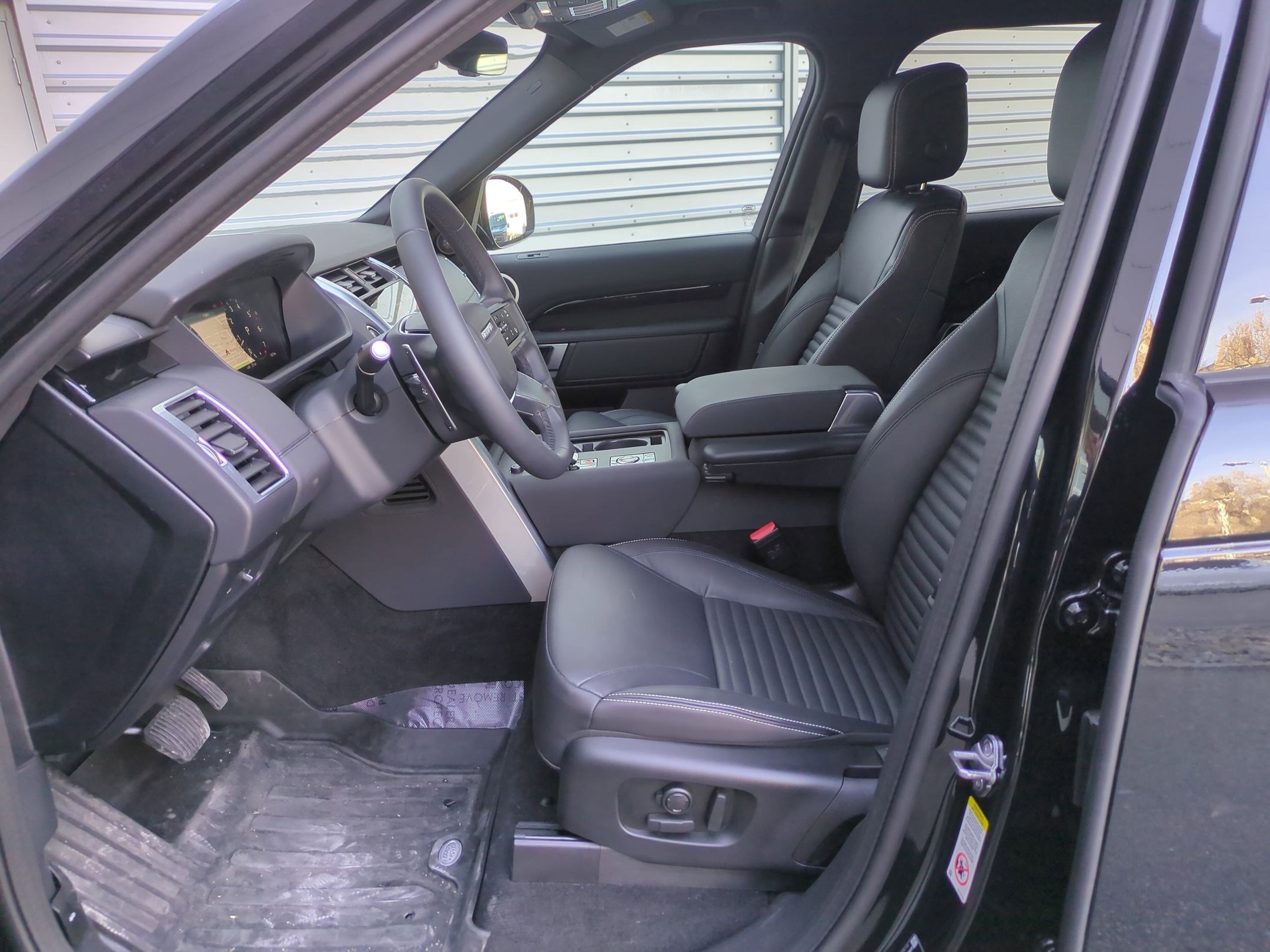 Used 2025 Santorini Black Metallic Land Rover S image 21