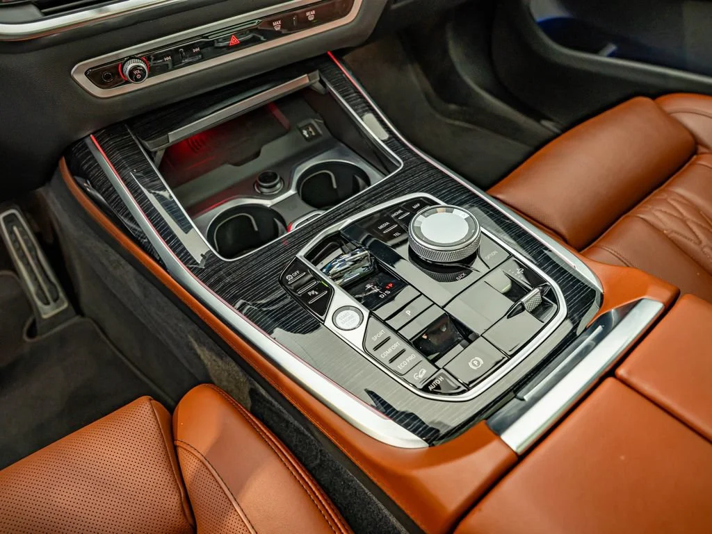 Used 2026 Marina Bay Blue Metallic BMW M60i image 28