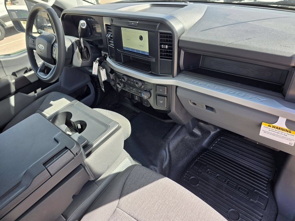2025 Ford F-550 Super Duty Chassis Cab XL - Photo 33
