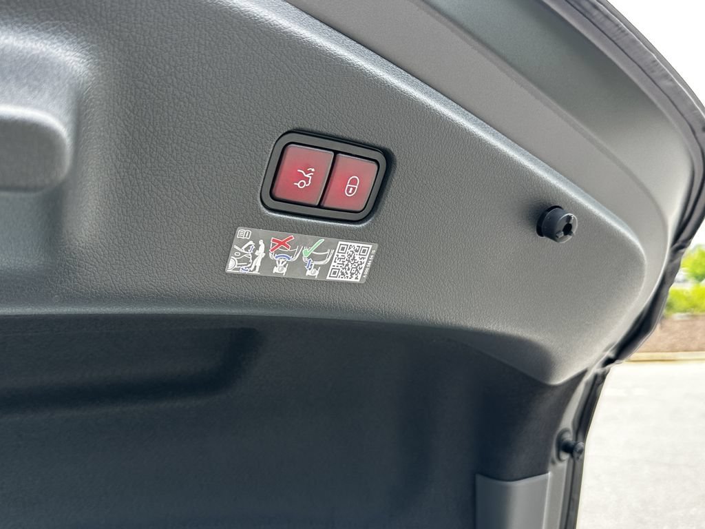 New 2026 MANUFAKTUR exclusive graphite grey magno Mercedes-Benz AMG® CLE 53 image 54