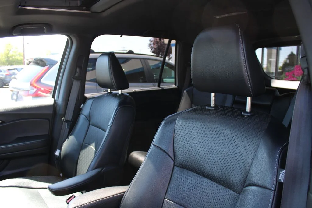 Used 2020 Lunar Silver Metallic Honda Touring image 15