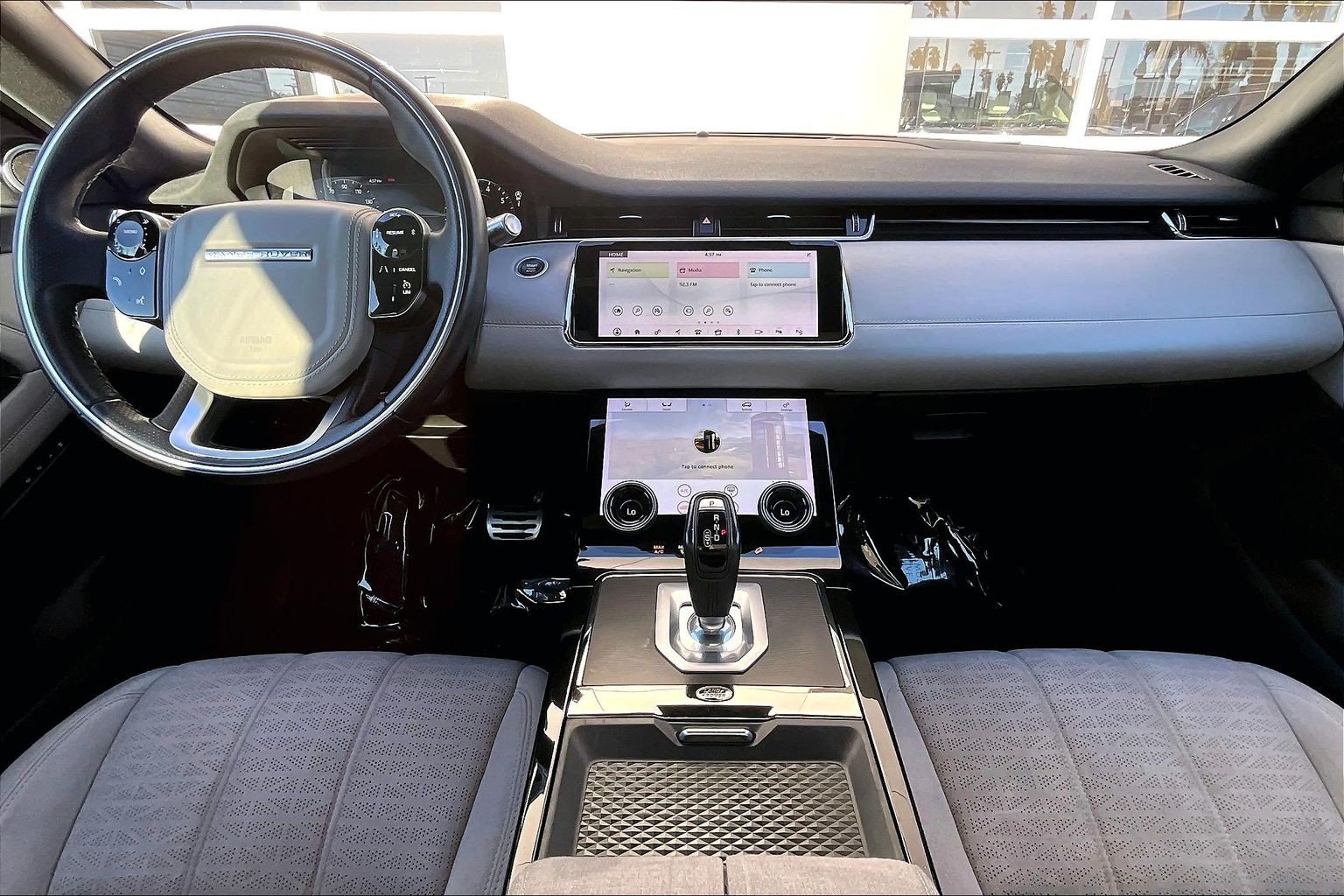 Used 2020 Black Land Rover R-Dynamic HSE image 13