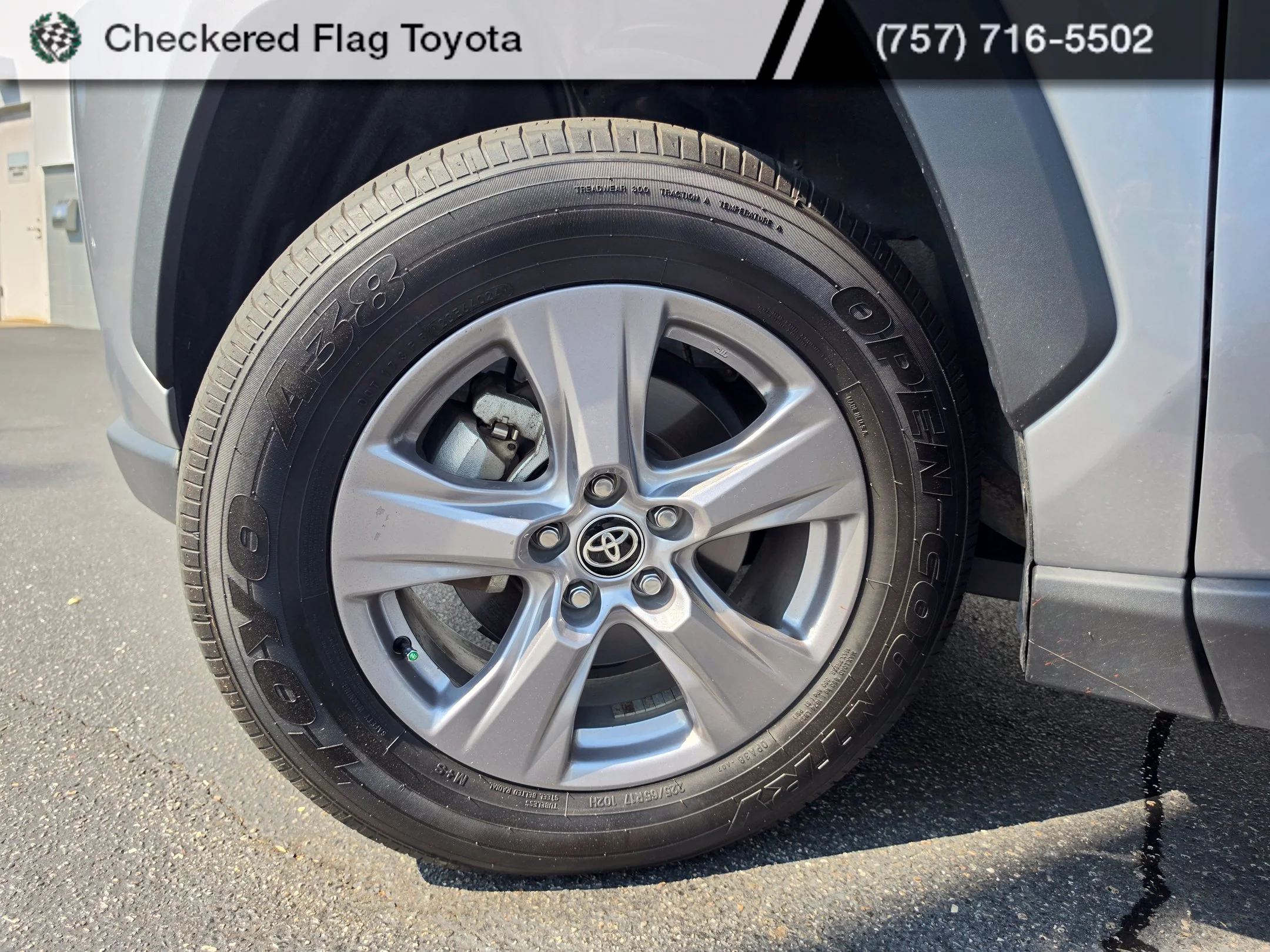 Used 2025 Silver Sky Metallic Toyota XLE image 9