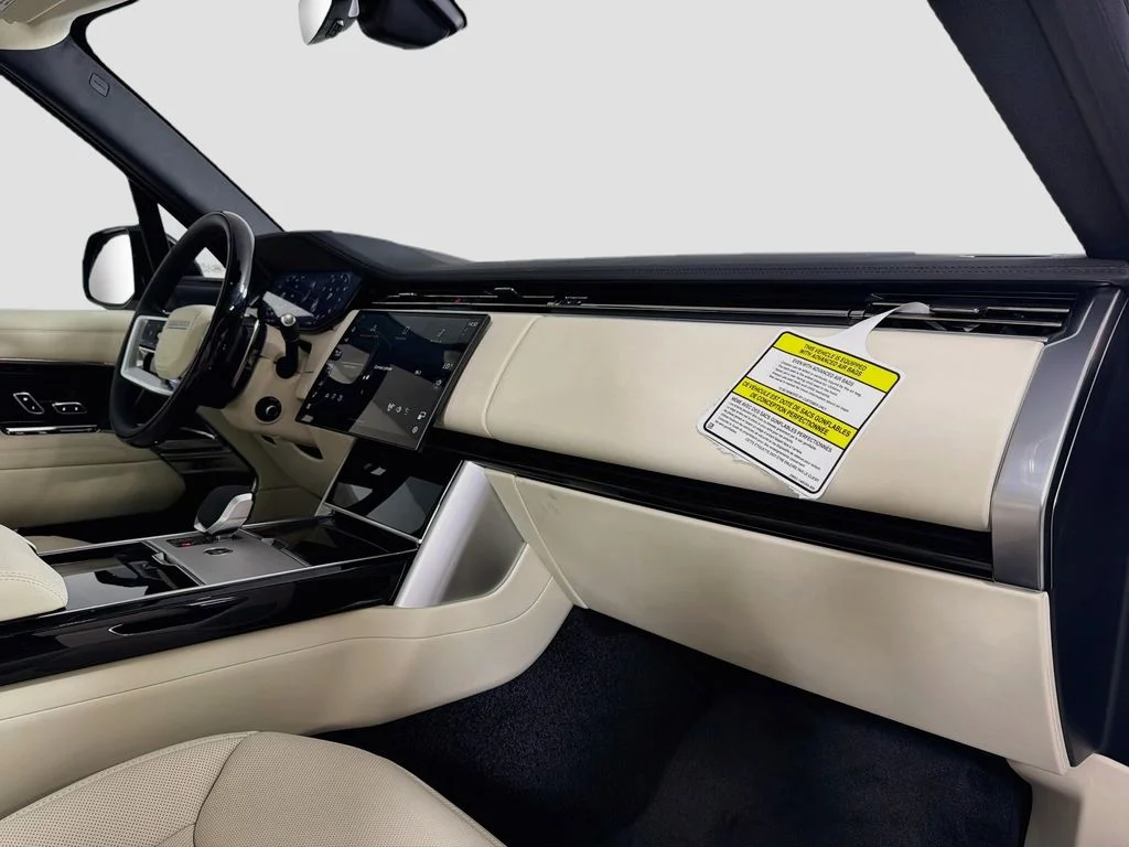 New 2026 Carpathian Grey Land Rover SE image 31