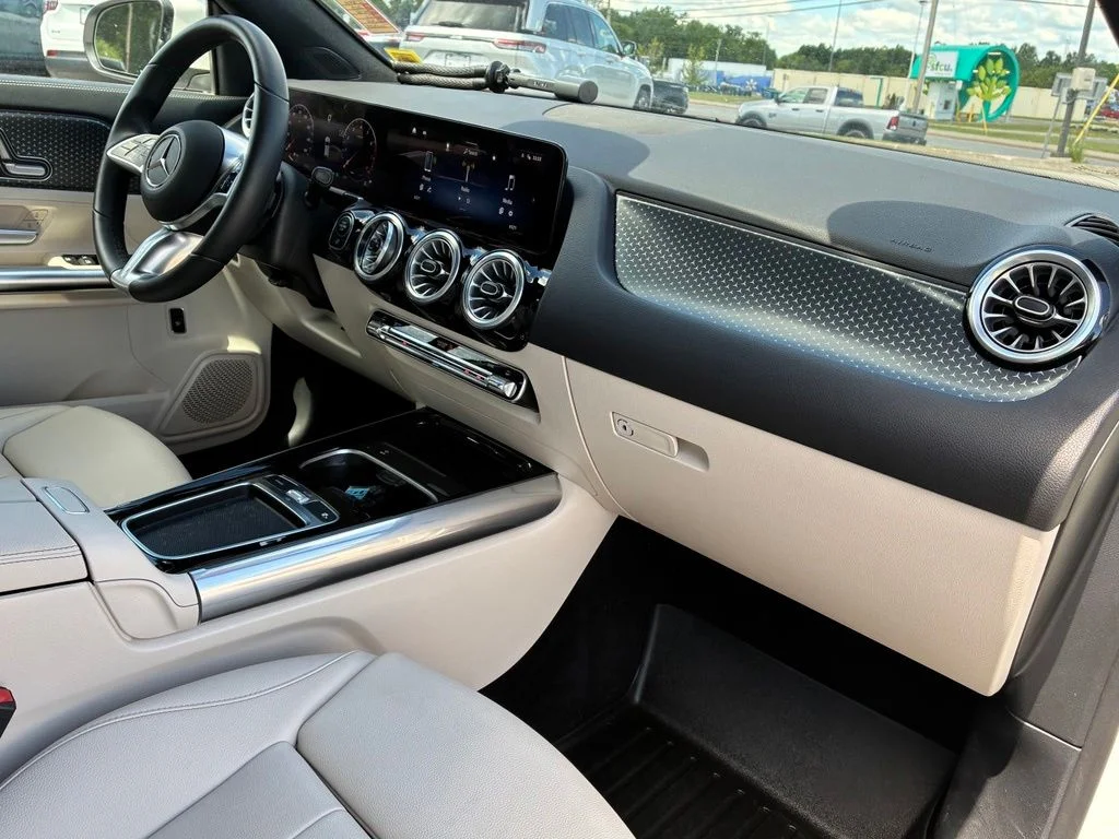 Used 2025 White Mercedes-Benz GLA 250 image 41