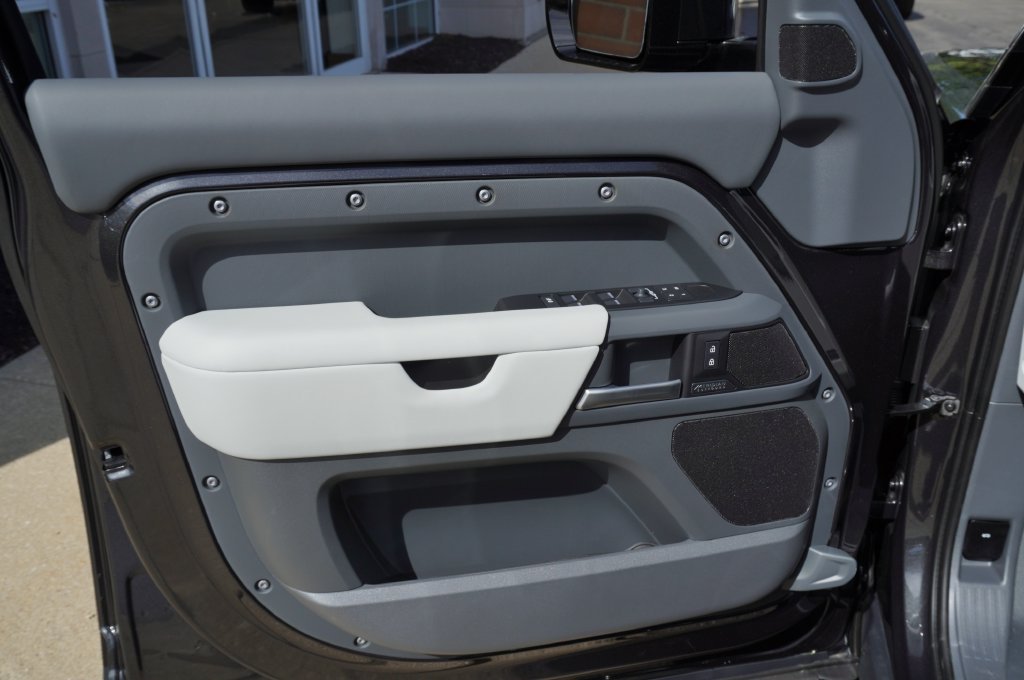 New 2026 Carpathian Grey Land Rover X-Dynamic SE image 10