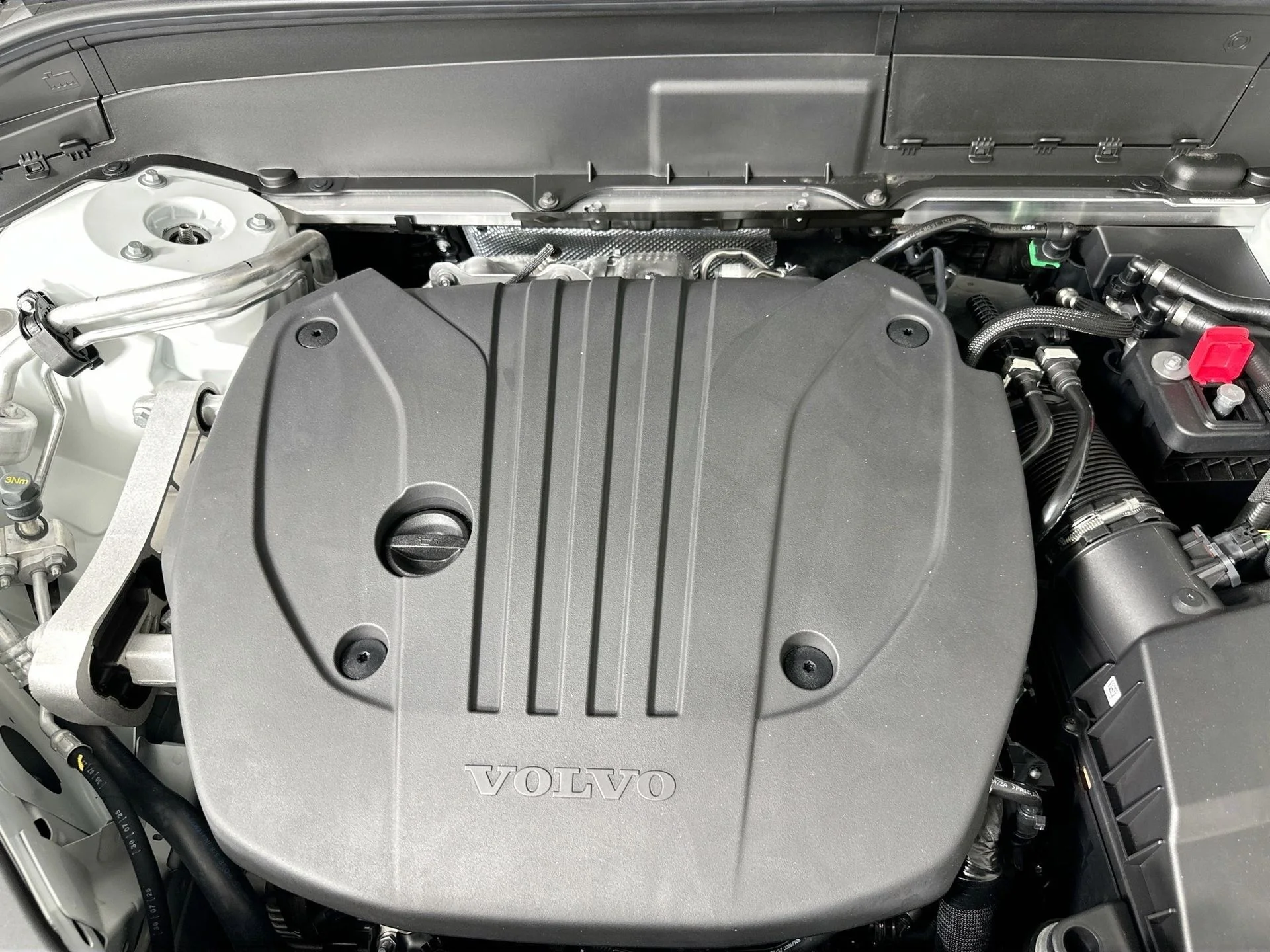 New 2026 Crystal White Volvo Plus image 32