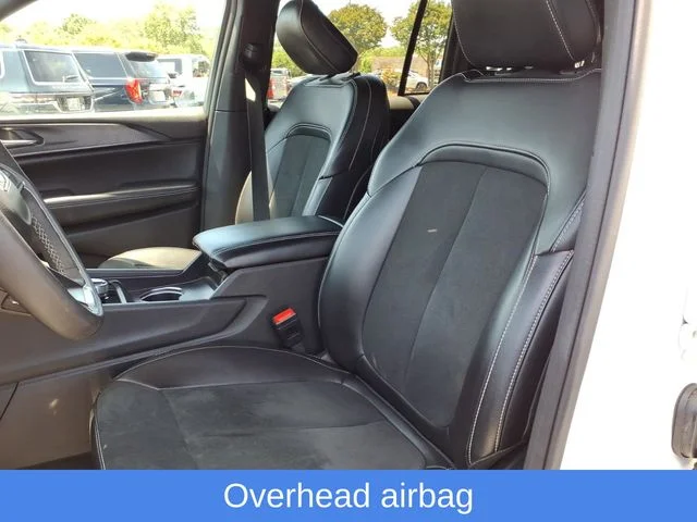 Used 2025 White Jeep Altitude image 17