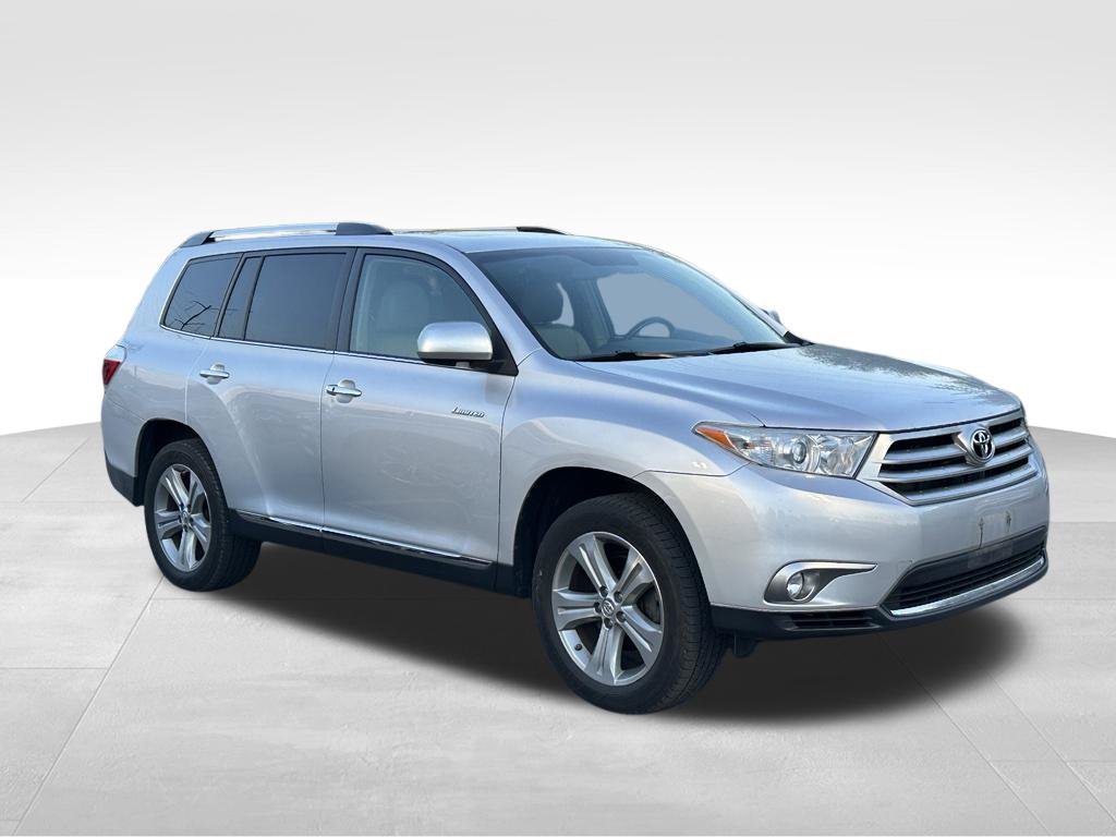 Used 2013 Silver Toyota Limited image 4