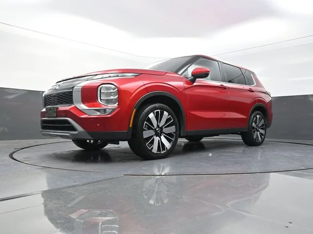Used 2025  Mitsubishi SE image 34