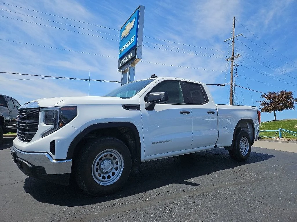 Used 2025 GMC Sierra 1500 Pro with VIN 1GTRUAED5SZ117200 for sale in Kansas City
