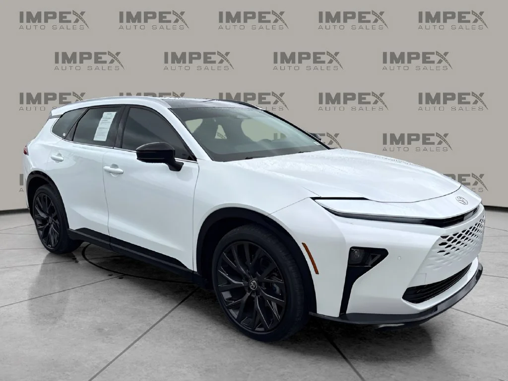 Used 2025 White Toyota Limited image 7