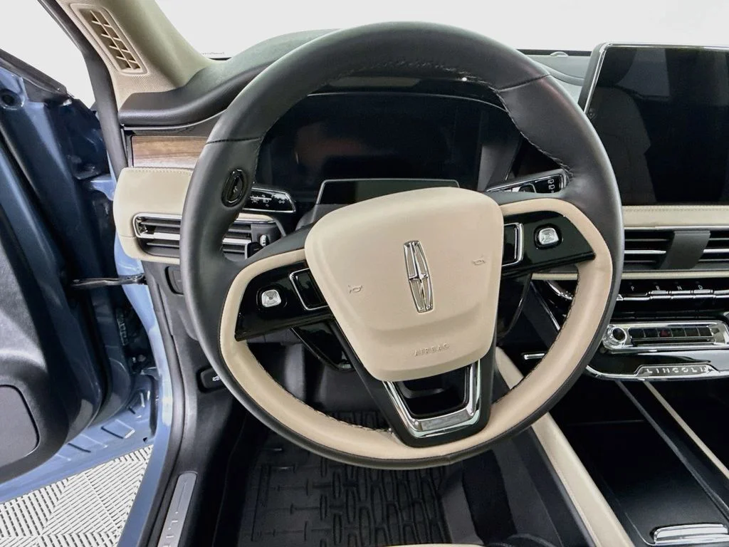 Used 2025 Blue Metallic Lincoln Reserve image 12