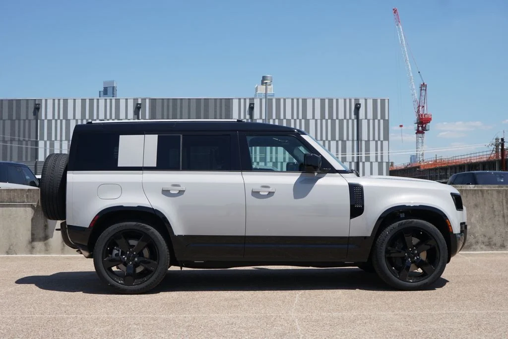 New 2026 Borasco Grey Metallic Land Rover X-Dynamic SE image 7