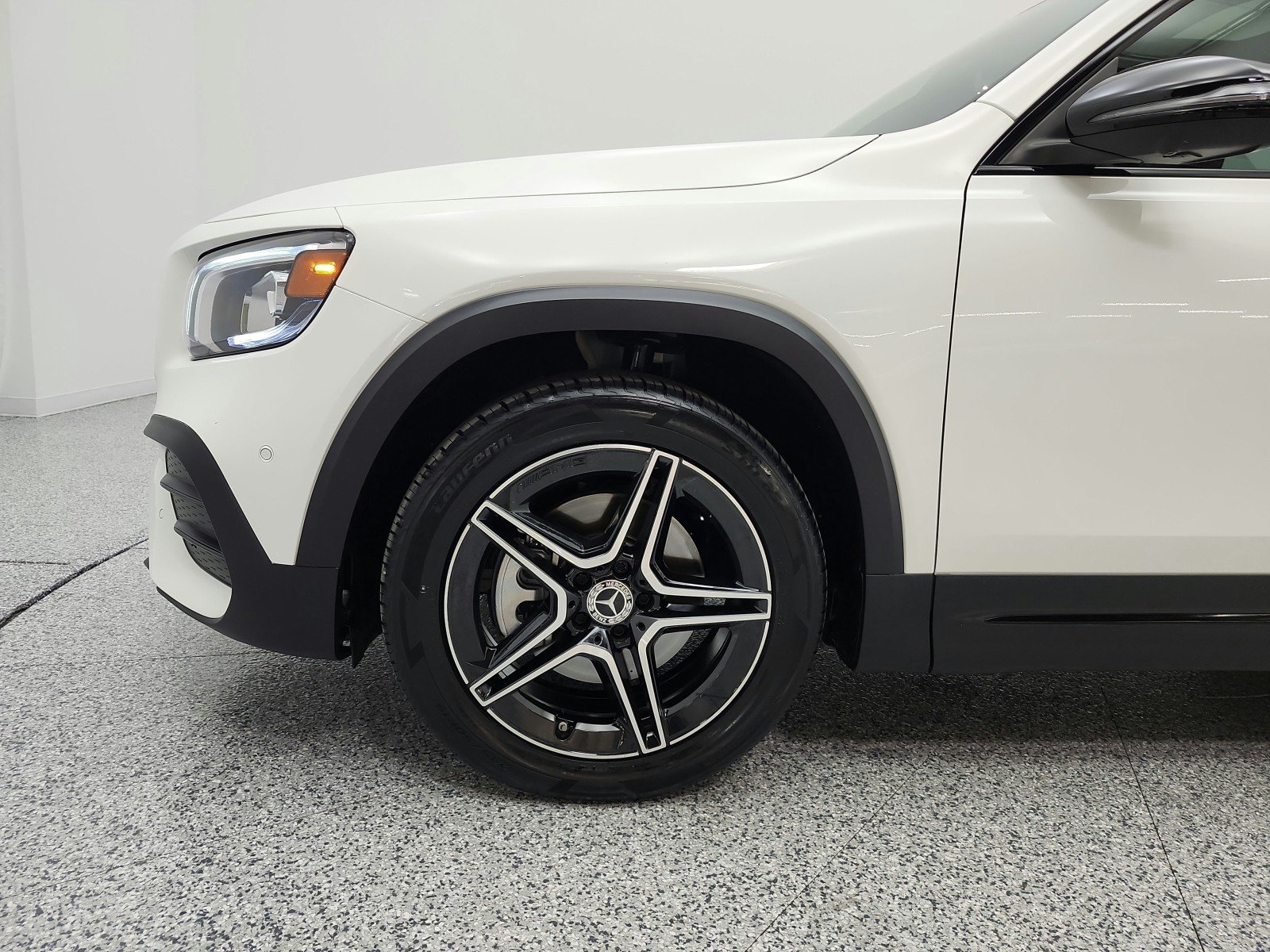 Used 2021 Polar White Mercedes-Benz GLB 250 SUV image 21