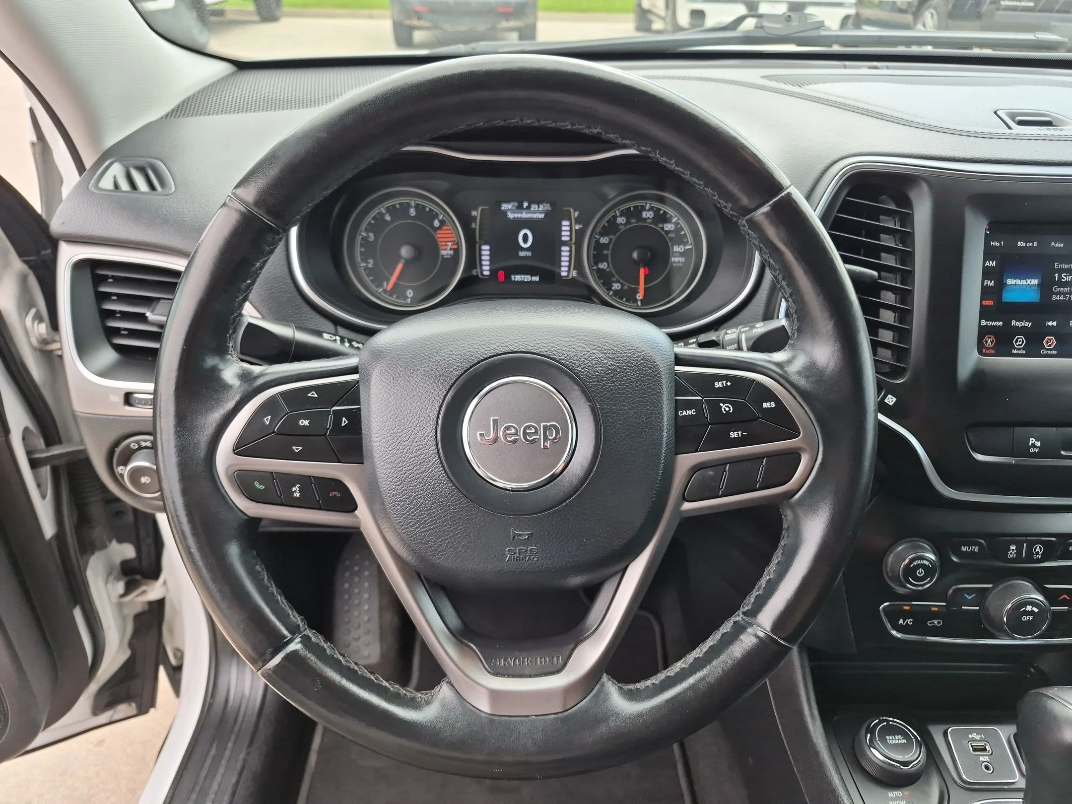 Used 2019 Bright White Clearcoat Jeep Latitude Plus image 15