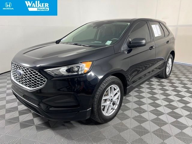 Used 2023 Black Ford SE image 3