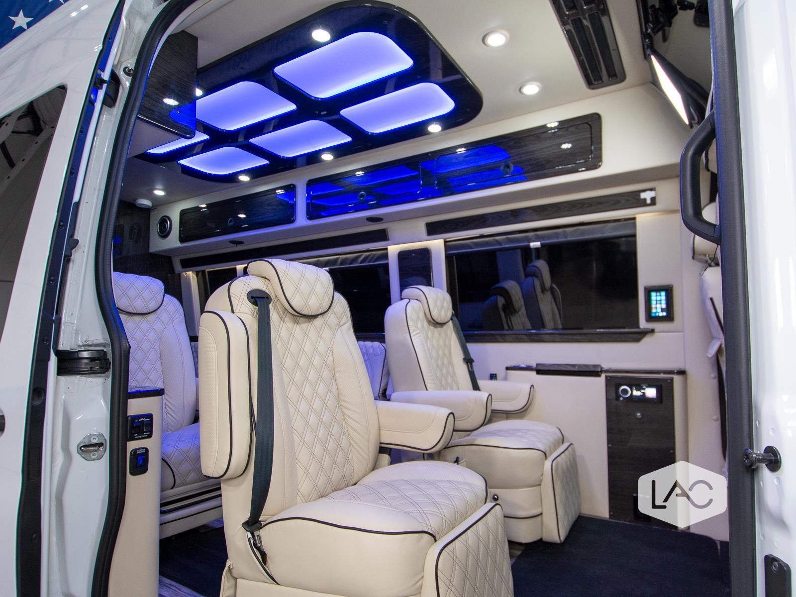 Used 2026 Hightech Silver OGV LUXURY COACH 8OBA AWD w/ 1.1 ADV Pkg EXT WTY image 6