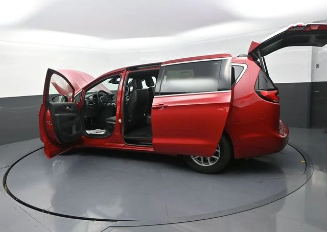 New 2027 Red Hot Pearl-Coat Exterior Paint Chrysler Select image 32