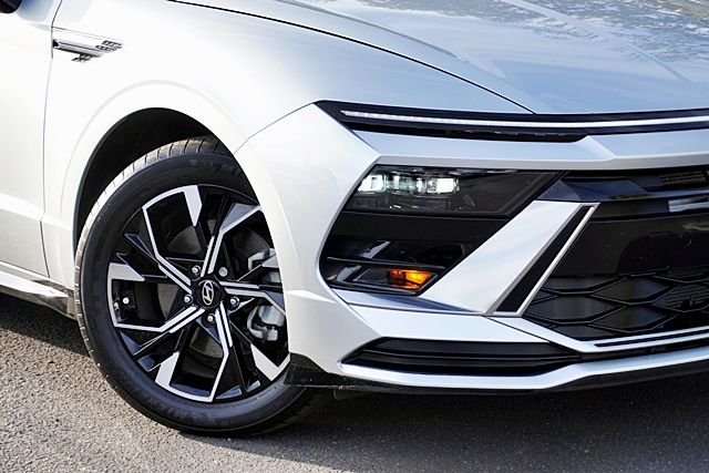 Used 2024 Silver Hyundai SEL image 3