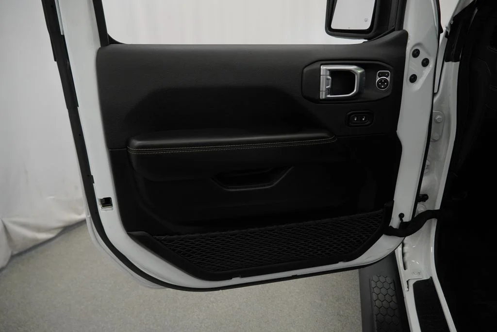 Used 2024 White Jeep Sahara image 36