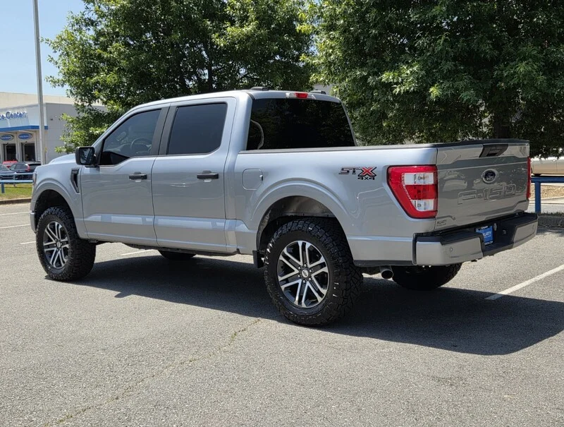 Used 2023 SILVER FORD XL image 3