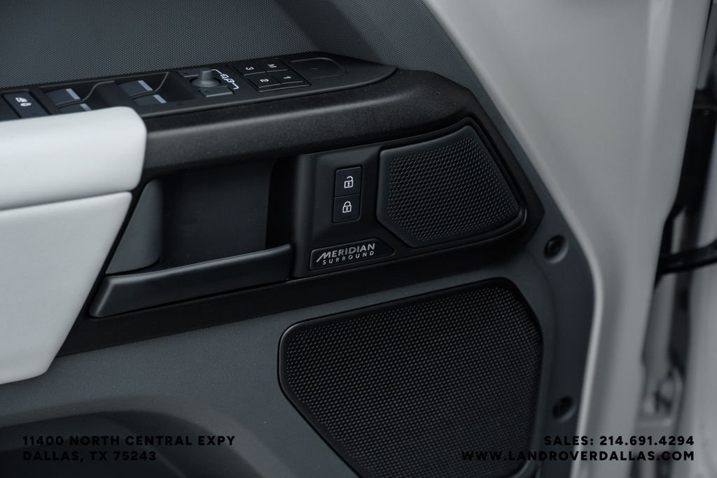 New 2026 Borasco Grey Metallic Land Rover OCTA image 47