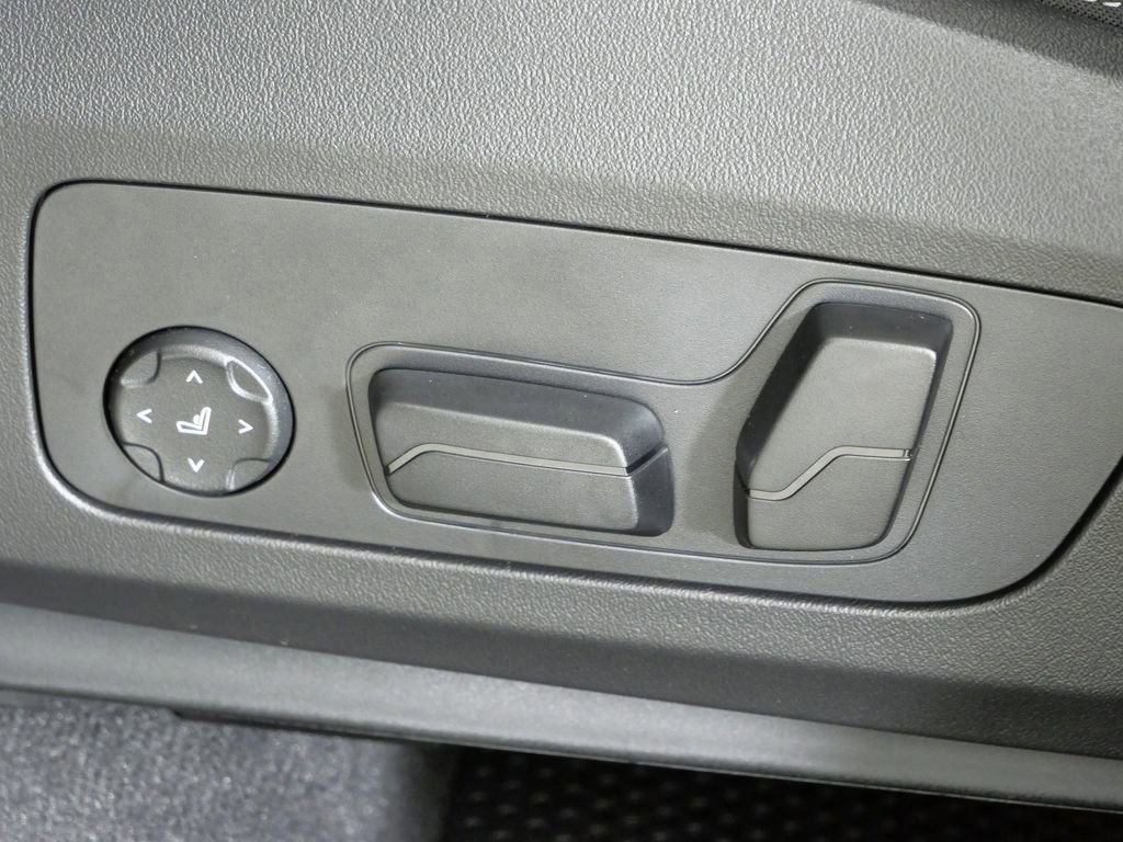 Used 2026 Alpine White BMW xDrive28i image 39