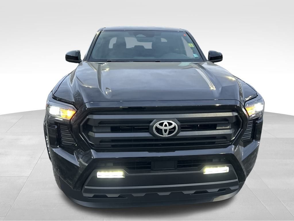 2026 Toyota Tacoma SR5 - Photo 8