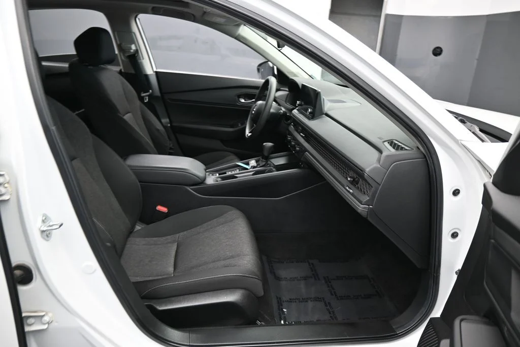 Used 2024 White Honda EX image 39